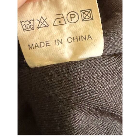 Aevziv Women's XS Black V-Neck Crop Top with Ring Detail Sleeveless - Picture 5 of 5